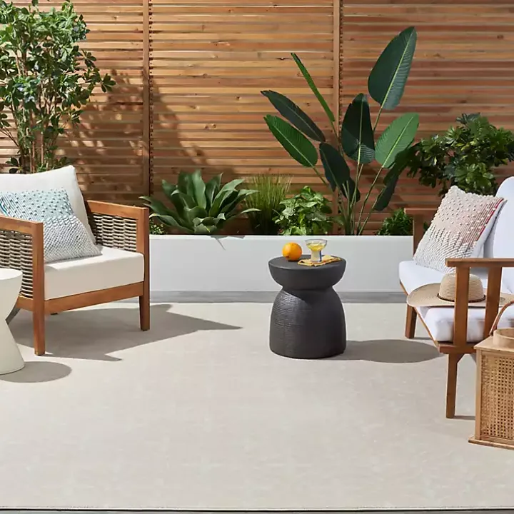 Beige & Ivory Quatrefoil Indoor/Outdoor Rug, 5x7