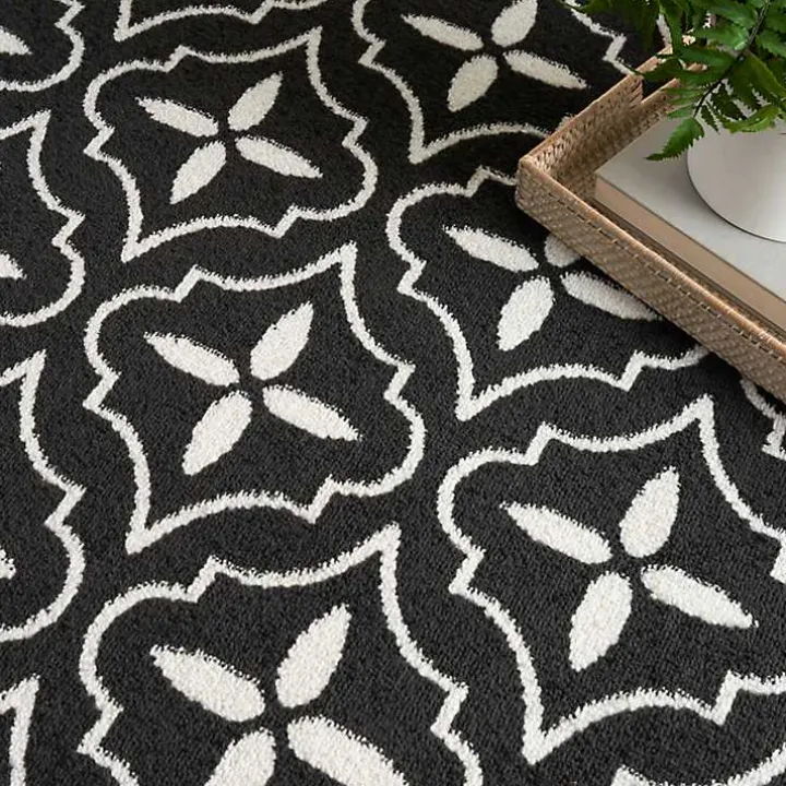 Black & Ivory Quatrefoil Indoor/Outdoor Rug, 4x6