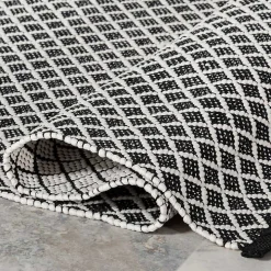 Black & White Trellis Indoor/Outdoor Runner, 3x8
