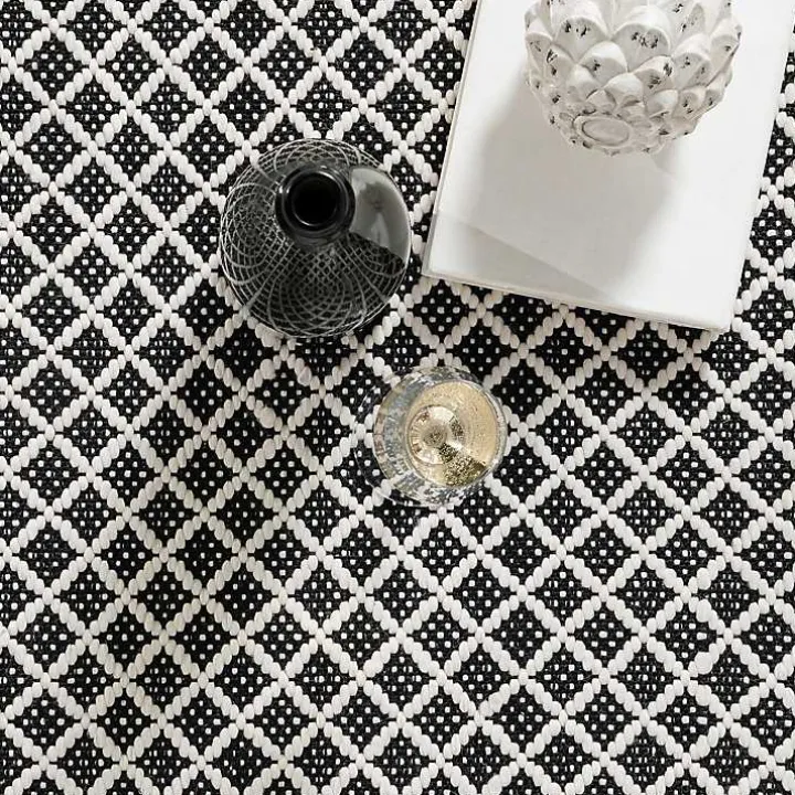 Black & White Trellis Indoor/Outdoor Runner, 3x8