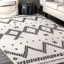 Black and White Tracy Fringed Area Rug, 5x8