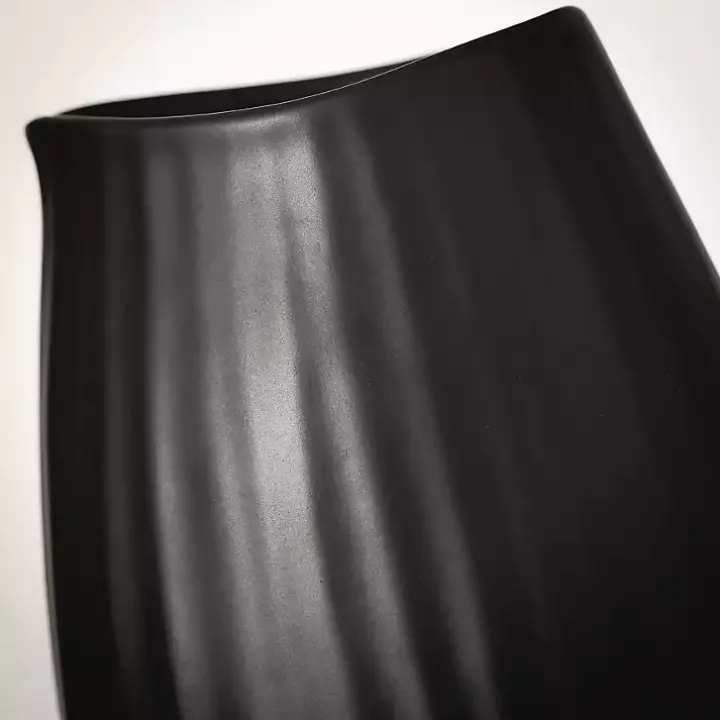 Black Modern Ribbed Ceramic Vase