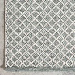 Blue & White Trellis Indoor/Outdoor Runner, 3x8