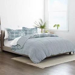 Blue Daisy Medallion Queen 3-pc. Comforter Set