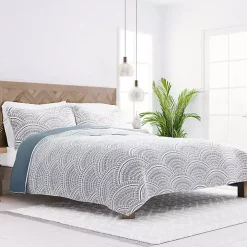 Blue Scalloped Reversible 3-pc. King Quilt Set