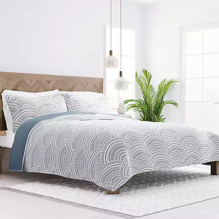Blue Scalloped Reversible 3-pc. King Quilt Set