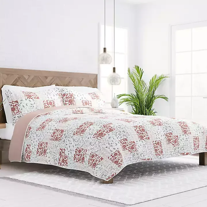 Blush Patchwork Reversible 3-pc. Queen Quilt Set