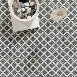 Gray & White Trellis Indoor/Outdoor Runner, 3x8