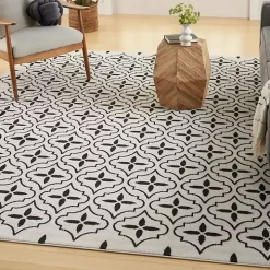Ivory & Black Quatrefoil Indoor/Outdoor Rug, 5x7