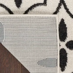 Ivory & Black Quatrefoil Indoor/Outdoor Rug, 5x7