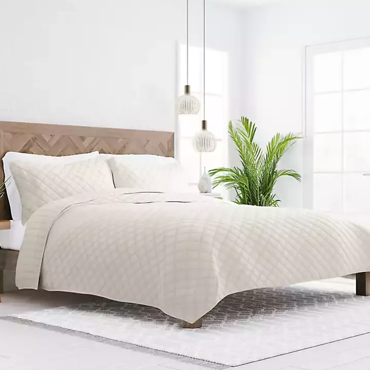 Natural Stitched Diamond 3-pc. Queen Quilt Set