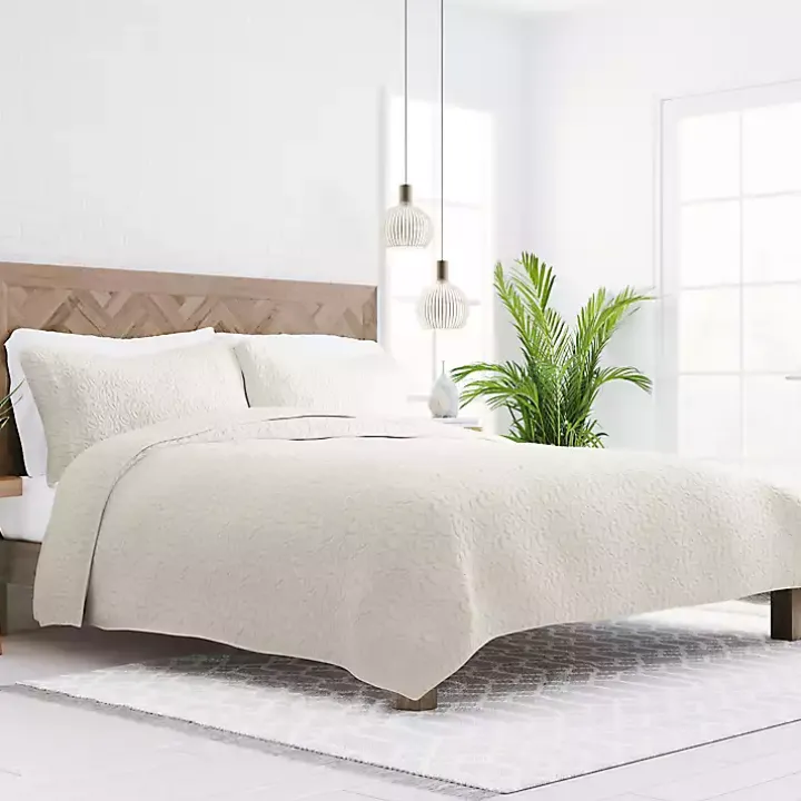Natural Stitched Floral 3-pc. Queen Quilt Set
