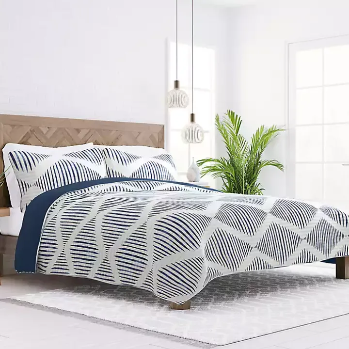 Navy Diamond Line Reversible 3-pc. King Quilt Set