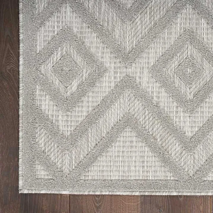 Silver Gray Diamond Indoor/Outdoor Area Rug, 4x6