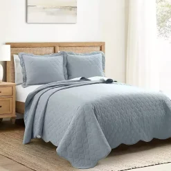 White and Blue Scallop 3-pc. Full/Queen Quilt Set
