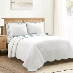 White and Blue Scallop 3-pc. King Quilt Set