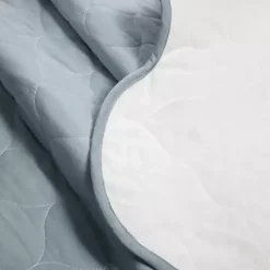 White and Blue Scallop 3-pc. King Quilt Set