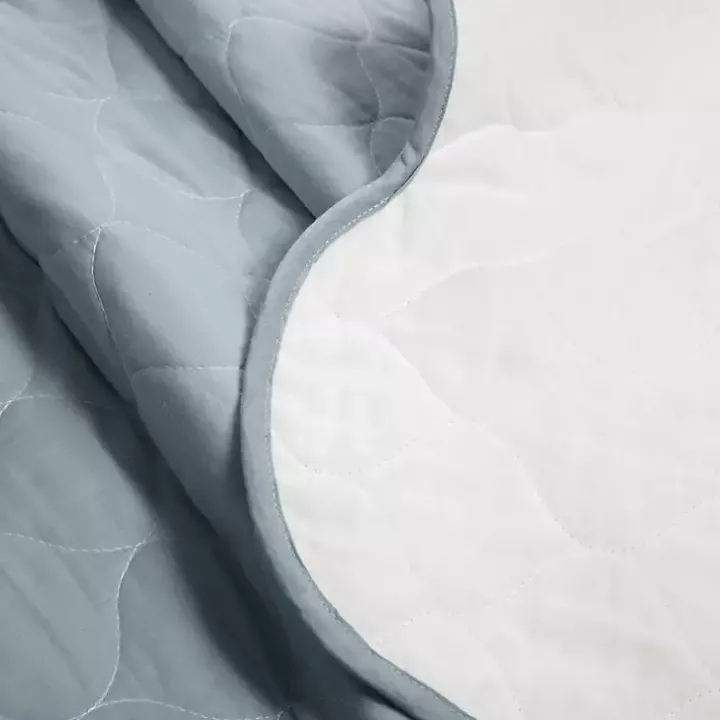 White and Blue Scallop 3-pc. King Quilt Set