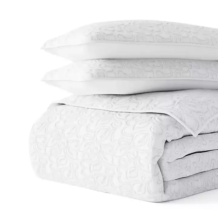 White Floral Stitch 3-pc. Queen Quilt Set