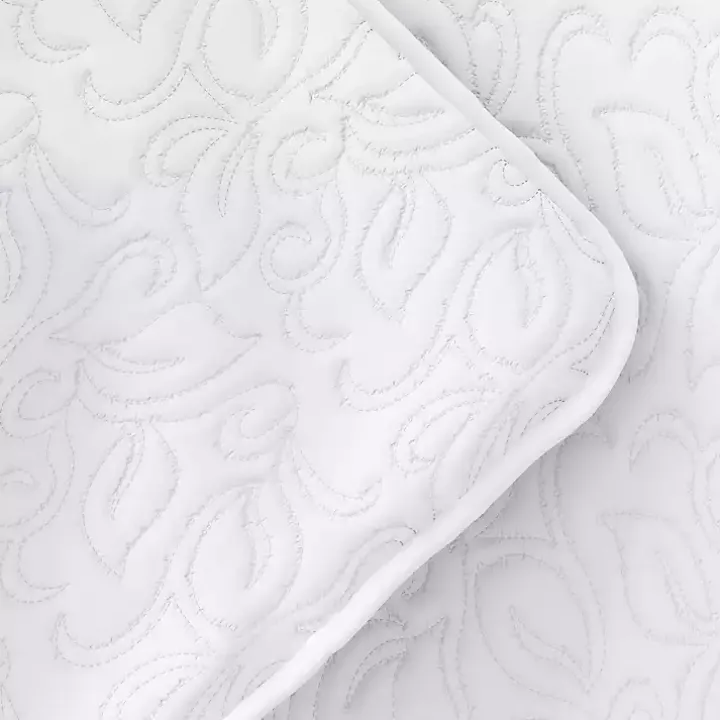 White Floral Stitch 3-pc. Queen Quilt Set