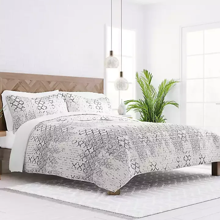 White Trellis Reversible 3-pc. Queen Quilt Set